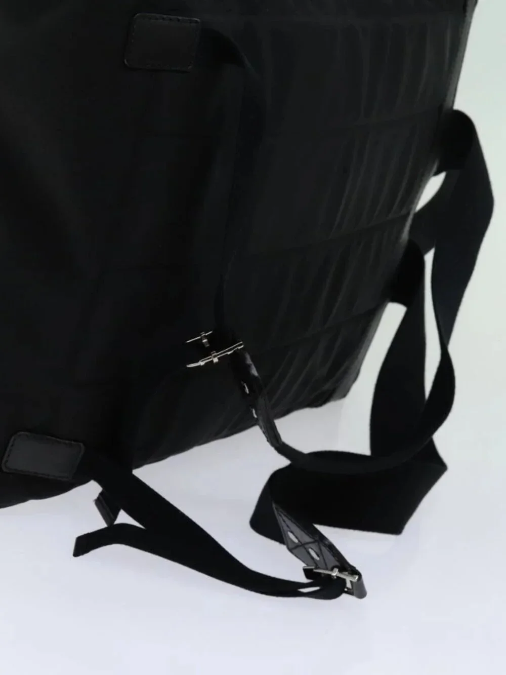 Gucci brand	gucci color	black
